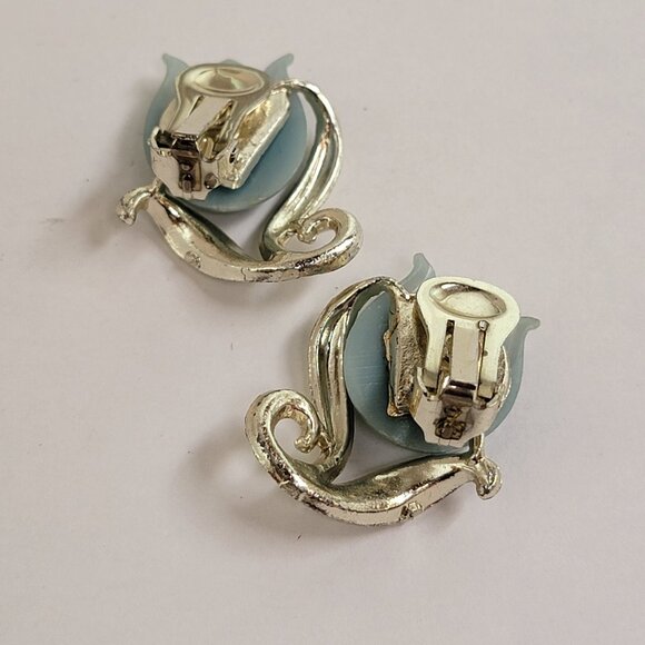 Blue Vintage Thermoset Tulip and Silvertone Enamel Clip-on Earrings - Picture 6 of 9